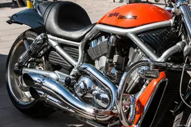 电喷系统摩托车：优缺点揭秘，你不知道的机车引擎图片