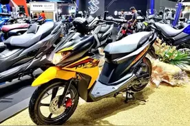 售价9千多元，铃木新车亮相：定位ADV弯梁踏板，低油耗，动力强图片