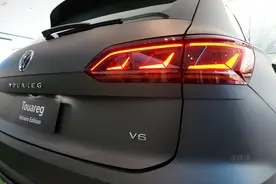 实拍大众最贵SUV：途锐火山岩涂装运动版，自带不凡运动气质图片