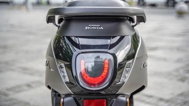 一万出头的高颜值本田复古踏板——新大洲本田NS125LA静态评测