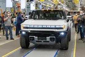 悍马EV正式下线交付：爆发出1000马力 带螃蟹四轮转向模式图片