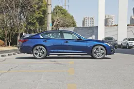 “尴尬”的英菲尼迪Q50L，配2.0T+7AT，跌破20万也卖不动，为何？图片