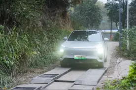 体验全新星纪元ET增程四驱：设计有亮点，驾控“不挑路”图片