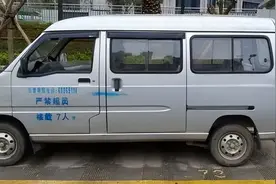 给面包车喷“核载7人，超员违法”，这就能避免超载了吗？图片