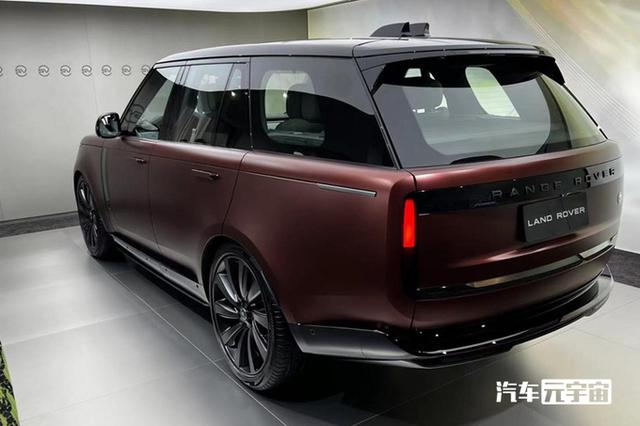 比轻混款贵15万！全新路虎揽胜卖219.8万起！零百仅5.3s