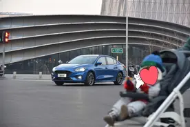 年轻人值得买的运动家轿，试福克斯三厢ST-Line版图片