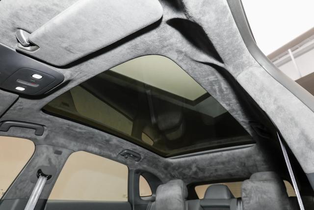 零跑Lafa5成了，限时9.28万起，3天卖了7397台，哪个版本值得买？