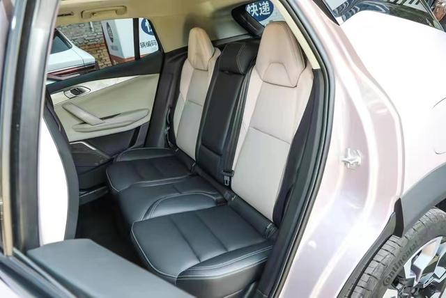 体验领克06 PHEV，颜值高还省油，顶配售价17.18万，值得入手吗？