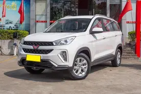 解读五菱宏光S3，8.28万封顶，轴距2米8，全系7座布局，香不香？图片