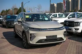 二代哈弗枭龙MAX实车到店，大过宋PLUS DM-i，配324马力+高阶智驾图片