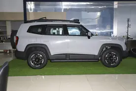 硬派SUV“性价王”！长超5米，魔毯空悬+差速锁+四驱，起步16万多图片