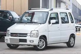 2023款北斗星上市！搭1.4L发动机，牌照架很个性，售价不足5万元图片