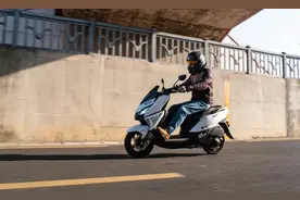 是不是天花板，骑过便知：豪爵ADX125深度测评图片