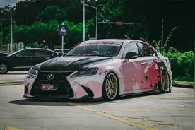 接手爸爸的“凌志”IS250，DIY粉白泼墨贴膜上身打造独特改装风格图片