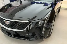 凯迪拉克CT5持续降价，配2.0T+10AT，跌至20.97万，要抄底了？图片
