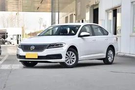 体验2022款大众朗逸1.5L自动风尚版，空间大、油耗低，家用很合适图片