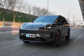 领克08：不愧是北欧底子，开起来依旧是国产天花板图片