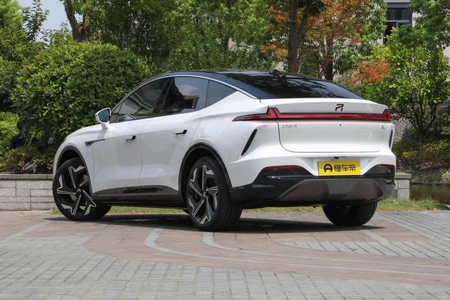 特斯拉Model Y对比飞凡R7，都是30多万，新手司机该怎么选？