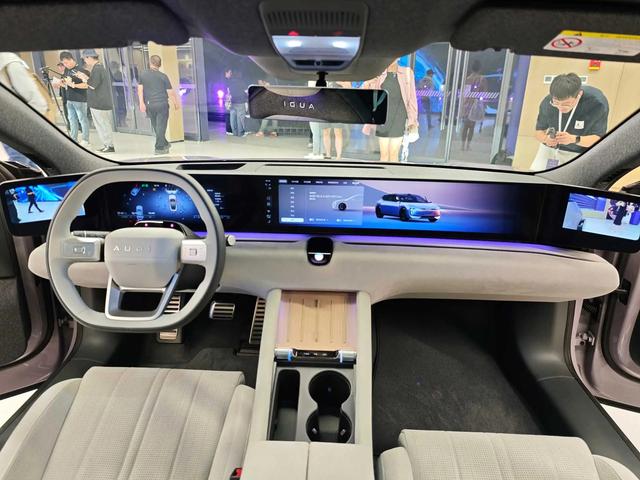 奥迪破釜沉舟！配quattro四驱+空气悬架+3秒级破百，才卖27.99万