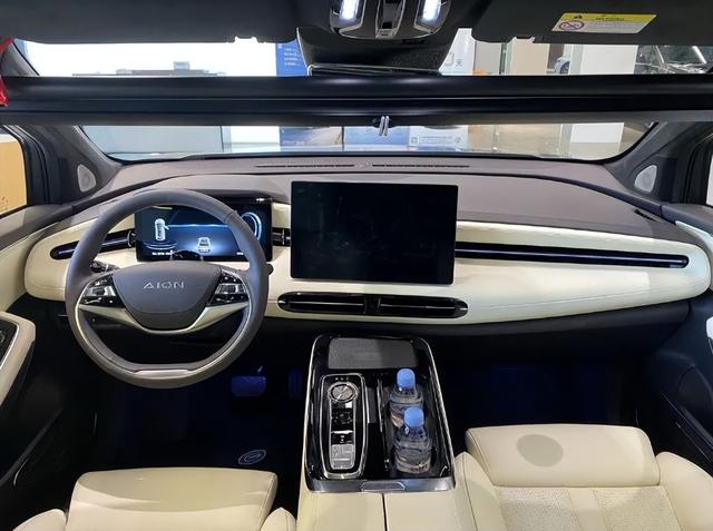 续航一千公里！盘点三款纯电车型，超长续航无焦虑，比油车还能跑