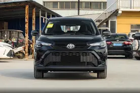 售价12.88万元起，2025款丰田锋兰达上市，卤素大灯+塑料方向盘图片