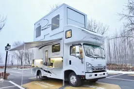 飞翔舒馨阁S688 升顶+侧拓结构 生活空间足足23.24㎡ 内饰亮点十足图片
