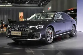 搭载4.0T V8发动机+48V轻混，配双边四出排气，解析奥迪S8图片