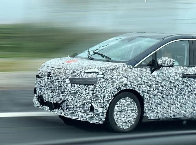 传祺全新MPV曝光！升级侧滑门+混合动力 12万能买？