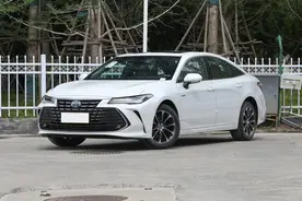 养一台2.5L的丰田亚洲龙一年需要多少钱？真能比A级车还省？图片