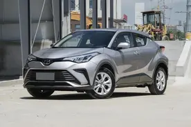 油耗6L不到，丰田入门家用小SUV，开着省心价格小贵，奕泽IZOA图片