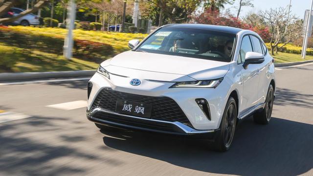 油价飙升的时代，要不要买辆混动车？试驾广汽丰田威飒