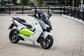 宝马电动摩托同源iX？ BMW CE 04将在国内上市图片