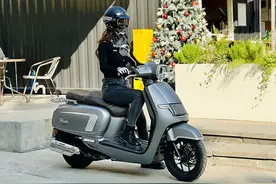 低预算首选！6980元，高颜值踏板：柏拉图125，前后碟刹、油耗低图片