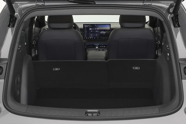 10 万级纯电轿车	，无边框车门+无麦 K 歌，零跑 Lafa5