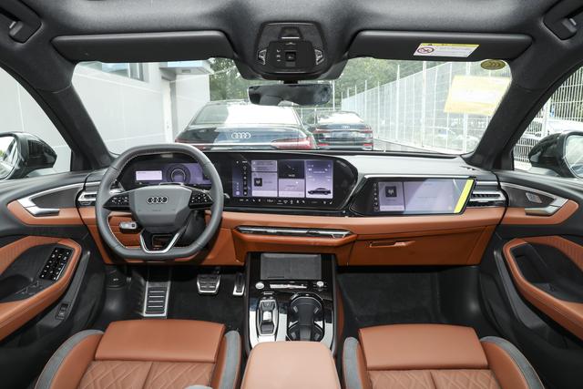 B级车选燃油还是新能源，奥迪A5L，华为辅助加持的燃油车是真的香