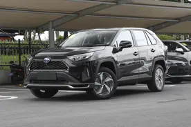 油耗1.1L，高质量大空间，丰田混动高配家用SUV，RAV4荣放双擎E+图片