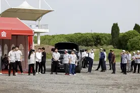 这才是正牌硬汉越野车 东风猛士M20 军转民特种越野车图片