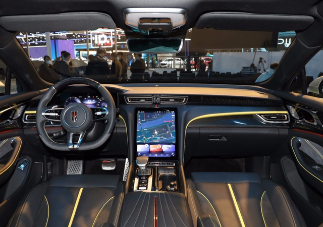 红旗H6即将开启预售！新车主打豪华时尚，轴距优秀，油耗经济