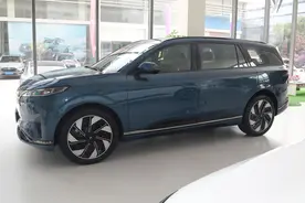 这款6座家用SUV，车长超5米，续航1300km+油耗4.7L，比理想L7便宜图片