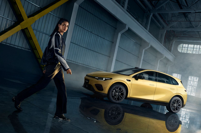 10 万级纯电轿车	，无边框车门+无麦 K 歌，零跑 Lafa5