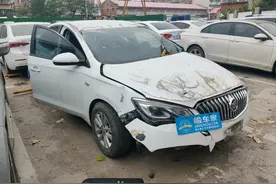 17款别克英朗高速上翻车，两万块有人要吗？图片