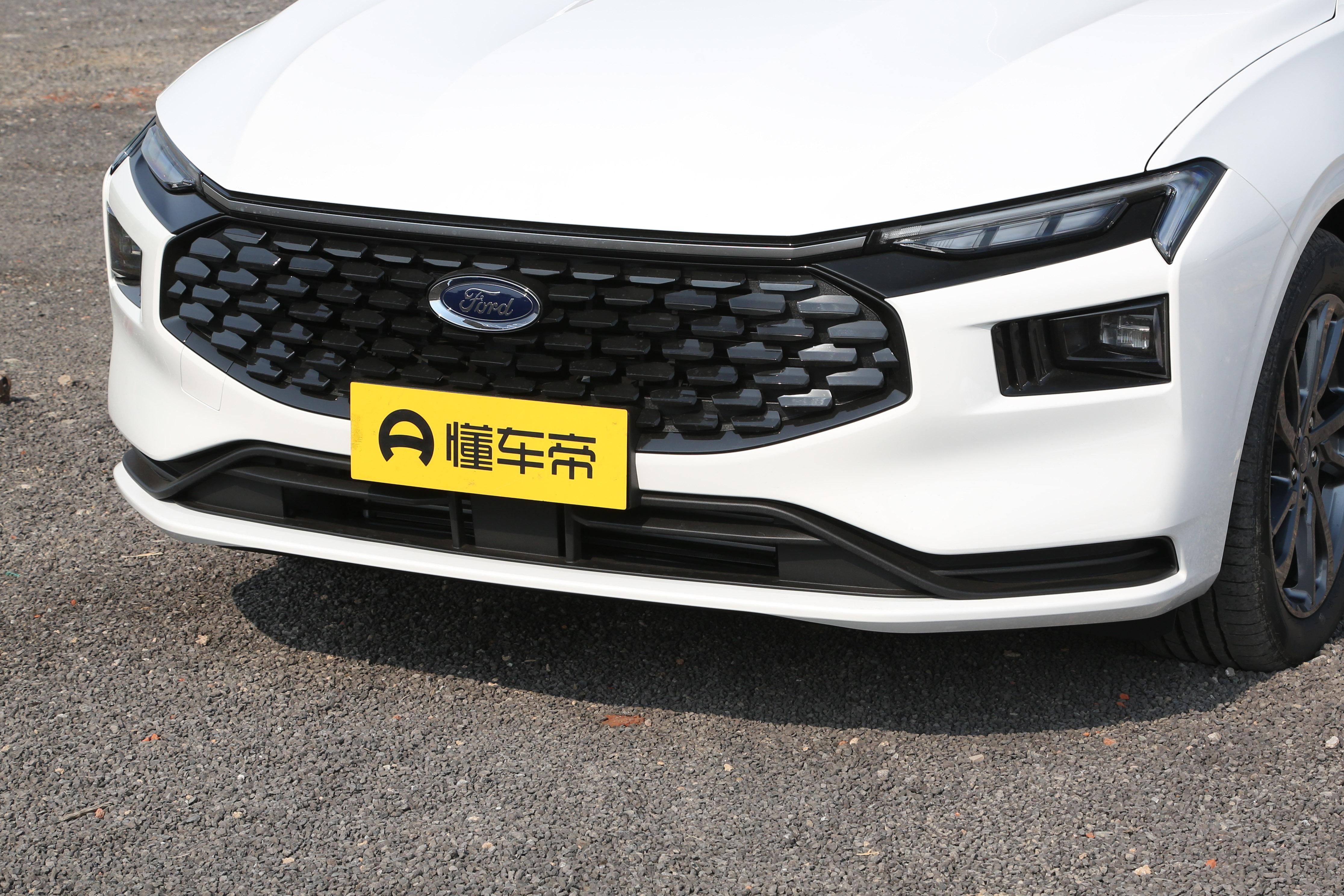 新君越2.0t油耗大吗_B级燃油车对比 福特蒙迪欧2025款EcoBoost245豪华型与别克君越2025款28T白金版选购指南