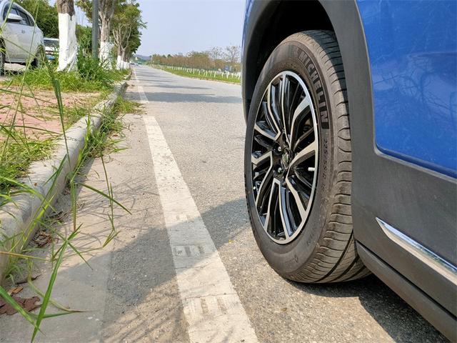 都是奶茶惹的祸！定速巡航高速狂奔2小时 熄火拉手刹就能解决？