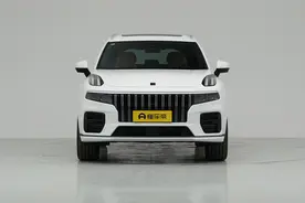 全时四驱+275mm宽胎，2.0T轻混动力强劲，这台SUV家用越野都很好图片