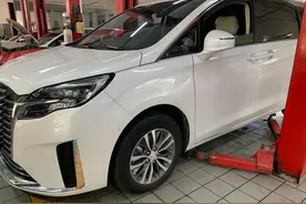 老牌商务车的底盘表现如何？全面解析别克GL8陆尊的底盘！图片