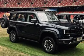 预售18.98万起，配4.0大速比分动器，全新BJ40刀锋英雄版开启预售图片