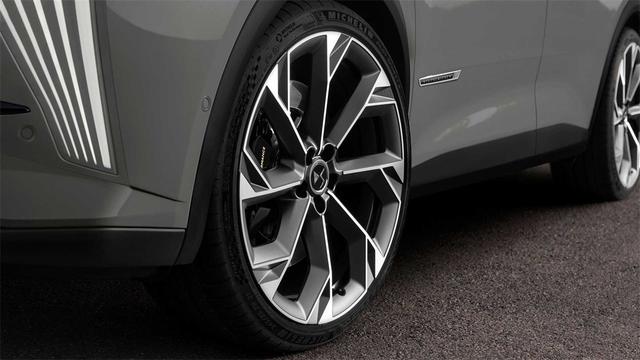 换12英寸大屏/5.6秒级动力 新款DS 7正式亮相