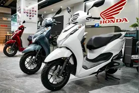 本田LEAD125实车解读，座桶比PCX还大，还有水冷四气门发动机图片