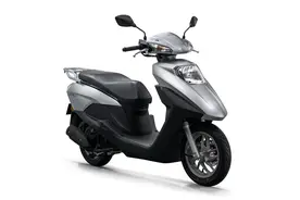 售7580元，五羊本田合资代步踏板，1.88L的油耗，车重仅为100kg图片