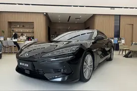 腾势Z9实车到店，比奔驰E级更大+怀挡，后排增电动腿托+小桌板图片